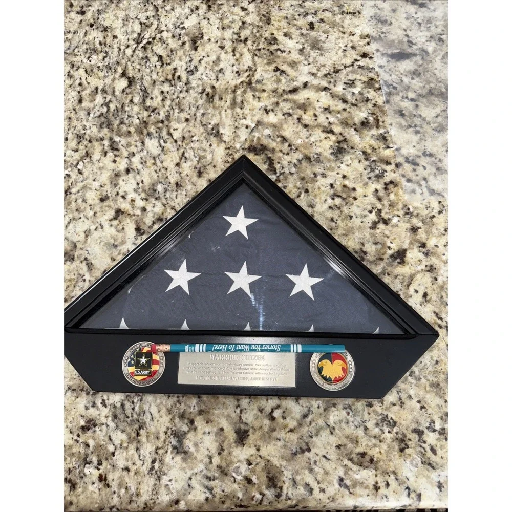 Warrior Citizen USArmy Flag Display‎ Case Wooden Two Challenge Coins W Flag 4457